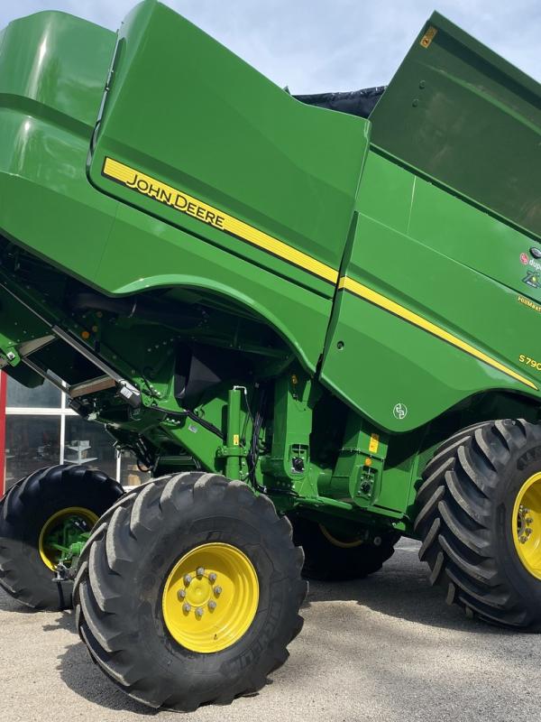 LEVE ARRIERE SUR JOHN DEERE S 790
